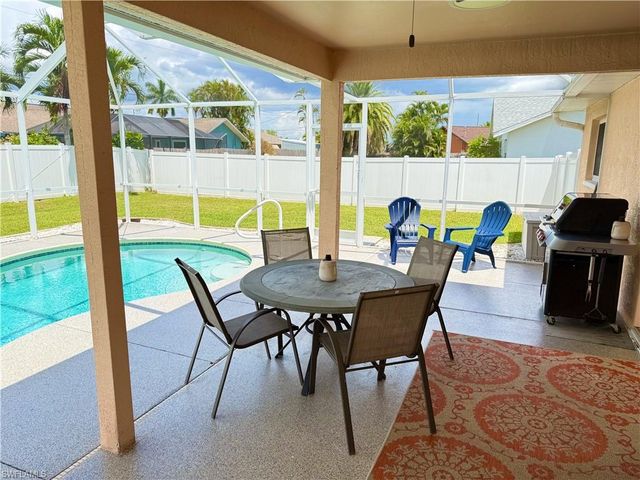 213 SW 10th TER, Cape Coral, FL 33991