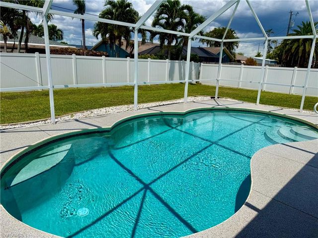 213 SW 10th TER, Cape Coral, FL 33991
