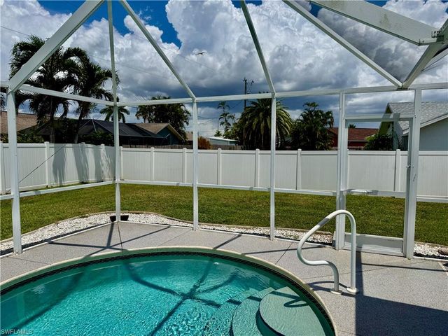213 SW 10th TER, Cape Coral, FL 33991