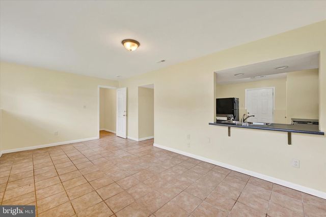 21 BOX CIR, Baltimore, MD 21221