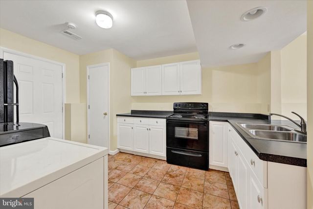 21 BOX CIR, Baltimore, MD 21221