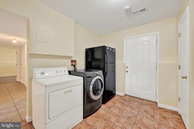 21 BOX CIR, Baltimore, MD 21221