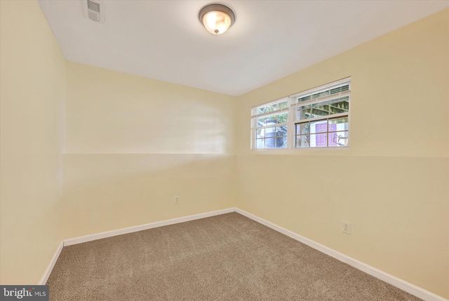 21 BOX CIR, Baltimore, MD 21221