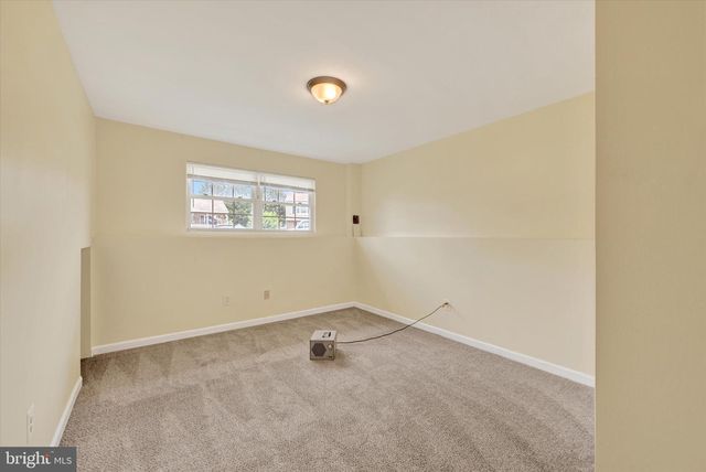 21 BOX CIR, Baltimore, MD 21221