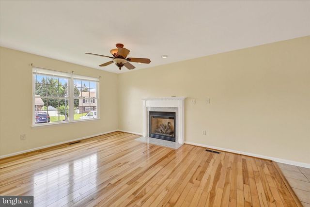 21 BOX CIR, Baltimore, MD 21221