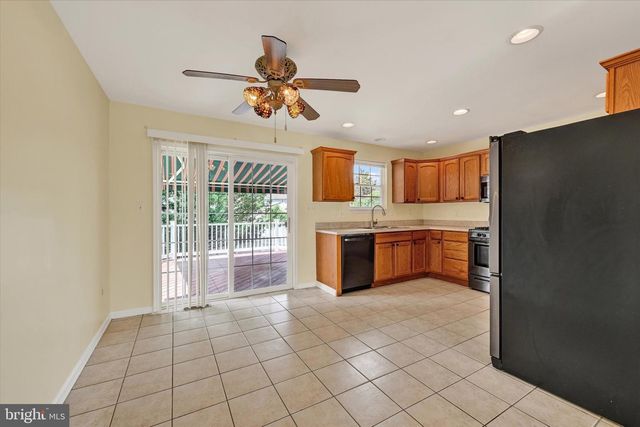 21 BOX CIR, Baltimore, MD 21221