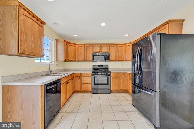 21 BOX CIR, Baltimore, MD 21221