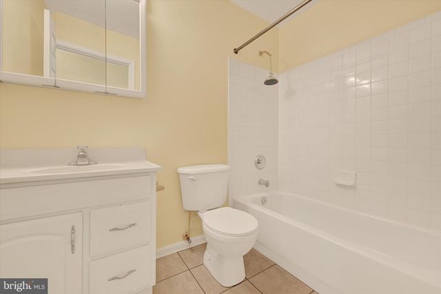 21 BOX CIR, Baltimore, MD 21221
