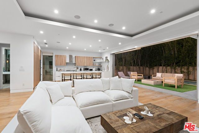 637 N Gardner Street, Los Angeles, CA 90036
