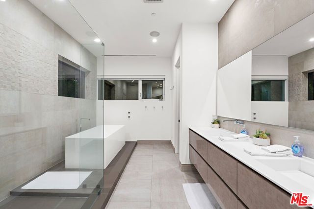 637 N Gardner Street, Los Angeles, CA 90036