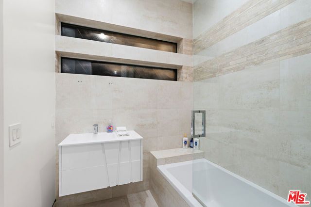 637 N Gardner Street, Los Angeles, CA 90036