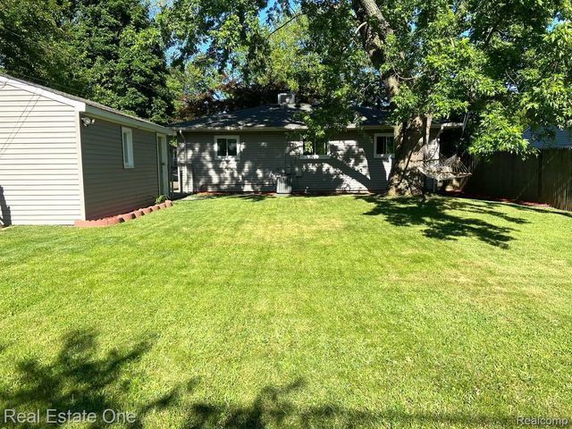 5350 Military Avenue, Brighton Township, MI 48116