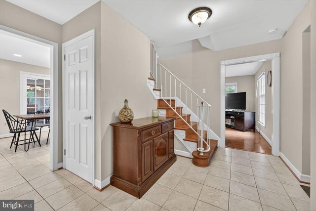 7010 LAMP POST LN, Alexandria, VA 22306