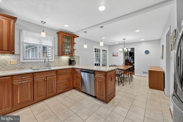 7010 LAMP POST LN, Alexandria, VA 22306