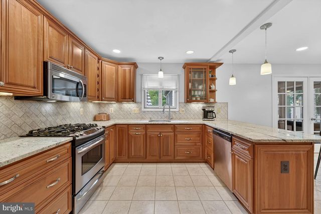 7010 LAMP POST LN, Alexandria, VA 22306