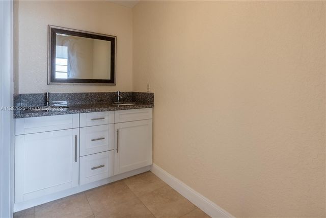 2025 NE 164th St 610, North Miami Beach, FL 33162