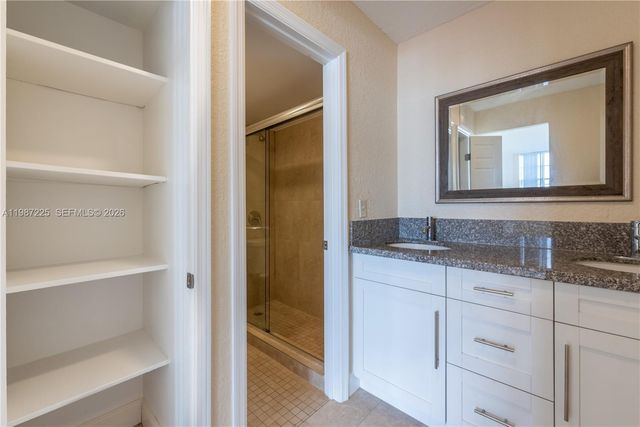 2025 NE 164th St 610, North Miami Beach, FL 33162