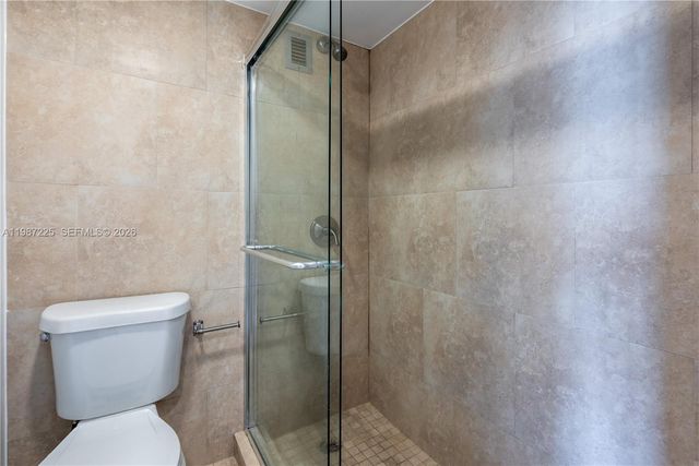 2025 NE 164th St 610, North Miami Beach, FL 33162