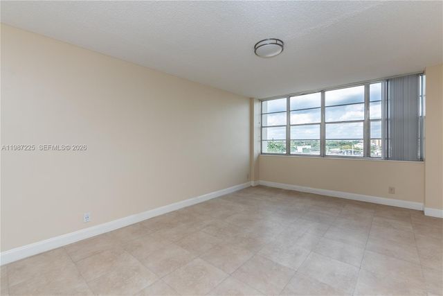 2025 NE 164th St 610, North Miami Beach, FL 33162