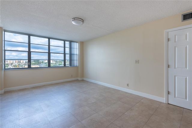 2025 NE 164th St 610, North Miami Beach, FL 33162