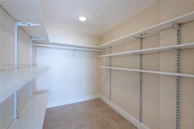 2025 NE 164th St 610, North Miami Beach, FL 33162