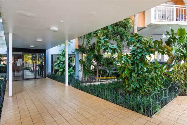 2025 NE 164th St 610, North Miami Beach, FL 33162