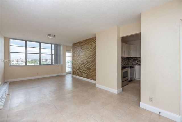 2025 NE 164th St 610, North Miami Beach, FL 33162