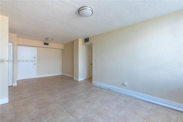 2025 NE 164th St 610, North Miami Beach, FL 33162