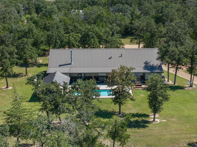 7541 Halamicek Loop, Fayetteville, TX 78940