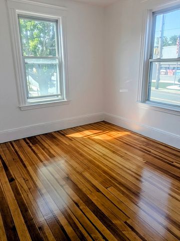 101 Ocean Ave 1R, Salem, MA 01970