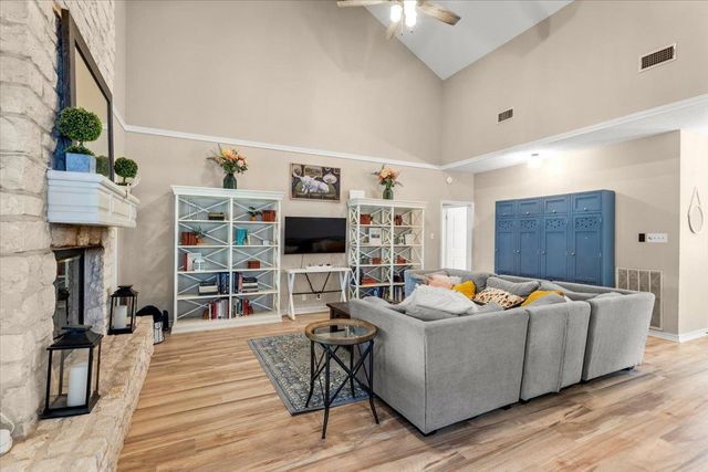 1007 Hidden Hills DR, Dripping Springs, TX 78620