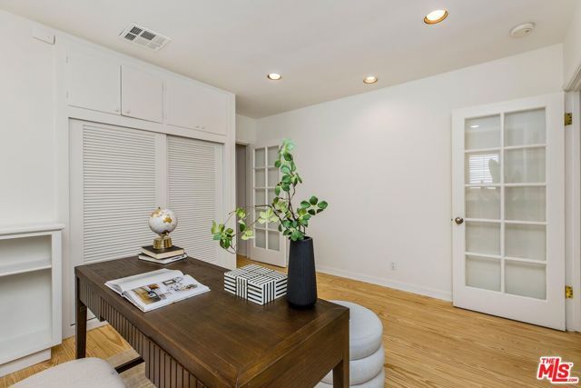 16214 Morrison Street, Encino (los Angeles), CA 91436