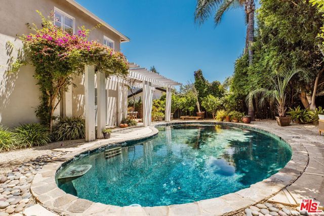 16214 Morrison Street, Encino (los Angeles), CA 91436