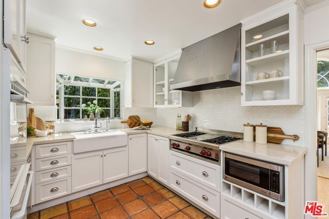 16214 Morrison Street, Encino (los Angeles), CA 91436