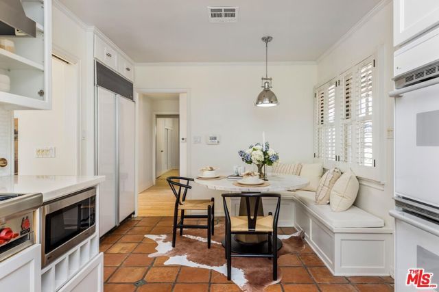 16214 Morrison Street, Encino (los Angeles), CA 91436