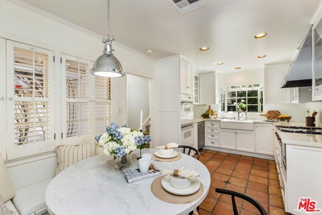 16214 Morrison Street, Encino (los Angeles), CA 91436