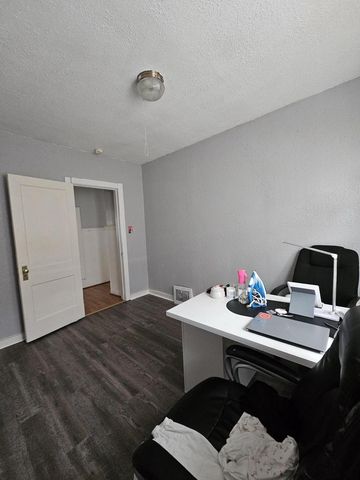 3049 S Hanson AVENUE, Milwaukee, WI 53207