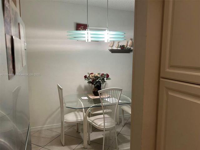 920 SW 11th Ave 9D, Hallandale Beach, FL 33009