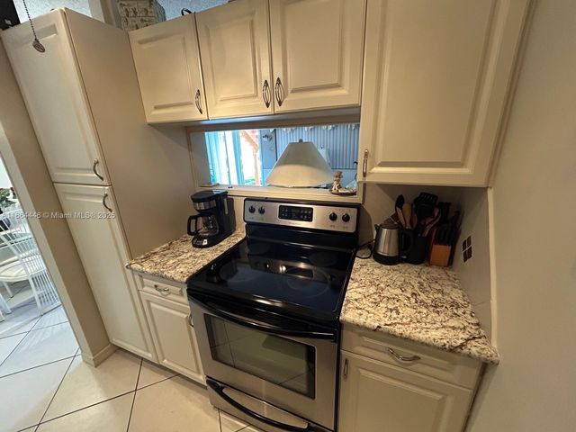 920 SW 11th Ave 9D, Hallandale Beach, FL 33009