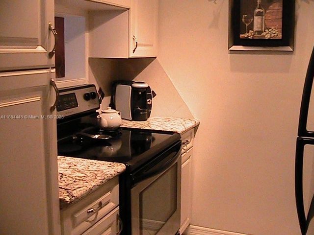 920 SW 11th Ave 9D, Hallandale Beach, FL 33009