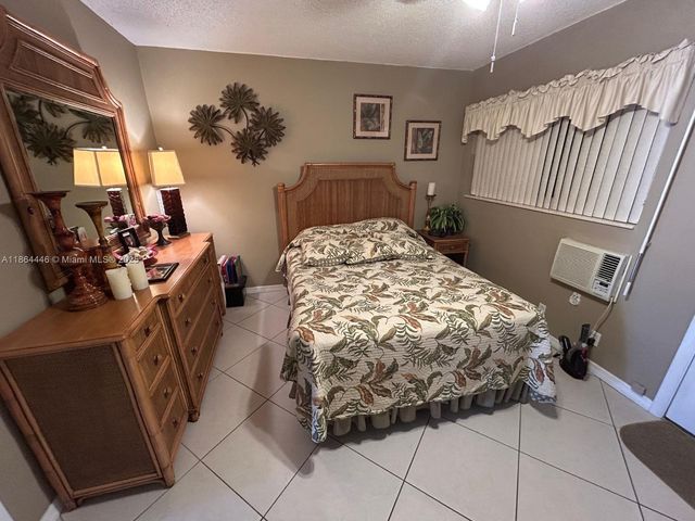 920 SW 11th Ave 9D, Hallandale Beach, FL 33009