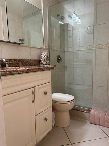 920 SW 11th Ave 9D, Hallandale Beach, FL 33009