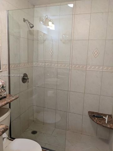 920 SW 11th Ave 9D, Hallandale Beach, FL 33009