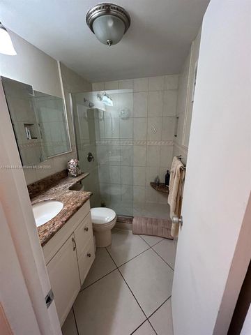 920 SW 11th Ave 9D, Hallandale Beach, FL 33009