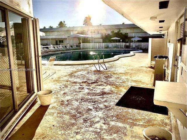 920 SW 11th Ave 9D, Hallandale Beach, FL 33009