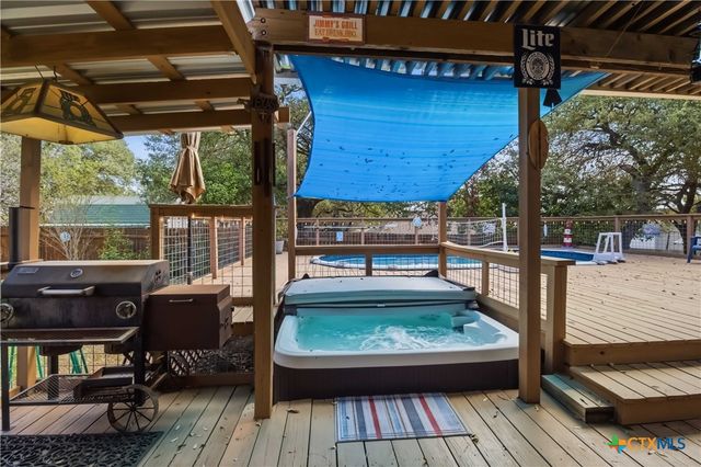 1354 Dawnridge Drive, Canyon Lake, TX 78133