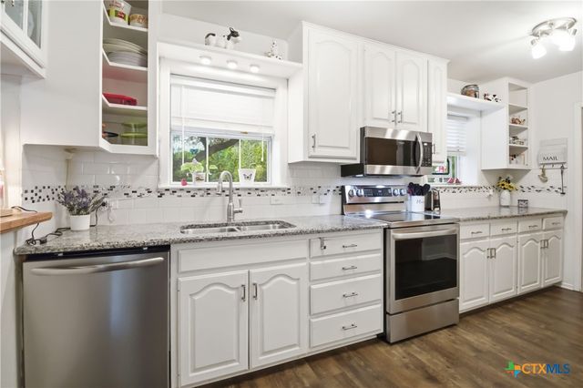 1354 Dawnridge Drive, Canyon Lake, TX 78133