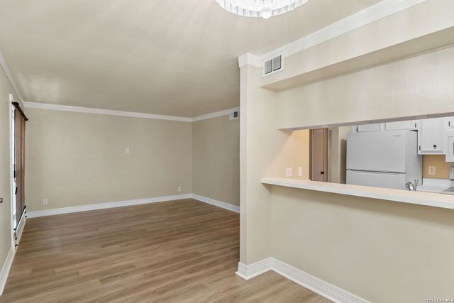 8702 Village Dr Apt 302, San Antonio, TX 78217