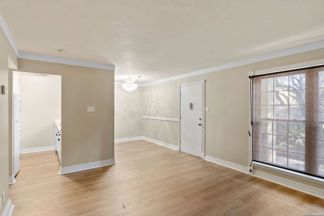 8702 Village Dr Apt 302, San Antonio, TX 78217