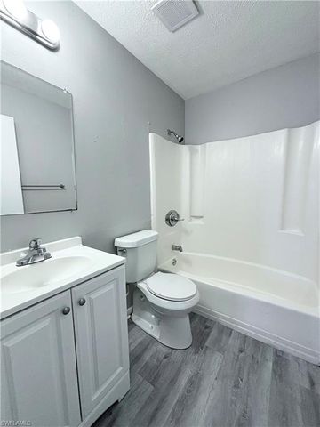 1720 SE Santa Barbara PL, Cape Coral, FL 33990